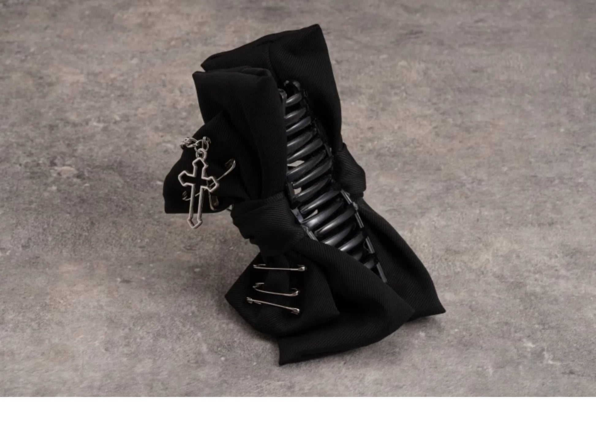 Strange Sugar - Gothic Lolita Claw Clip Cross Chain Bow Hair Accessory