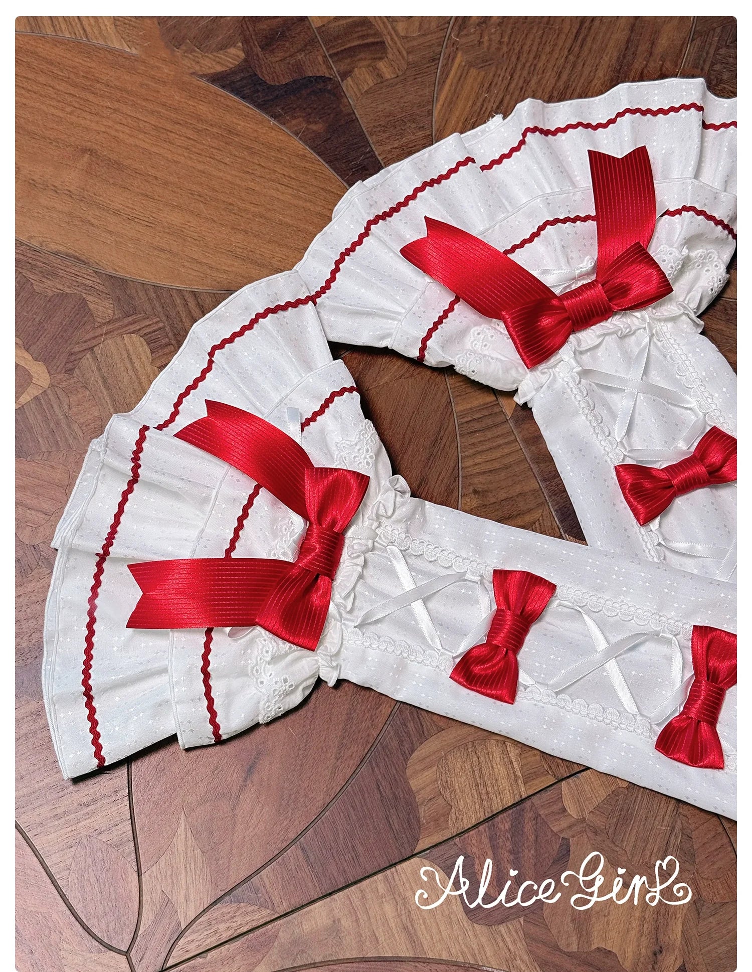 Alice Girl - Old School Polka Dots - Sweet Lolita BNT & Detachable Sleeves