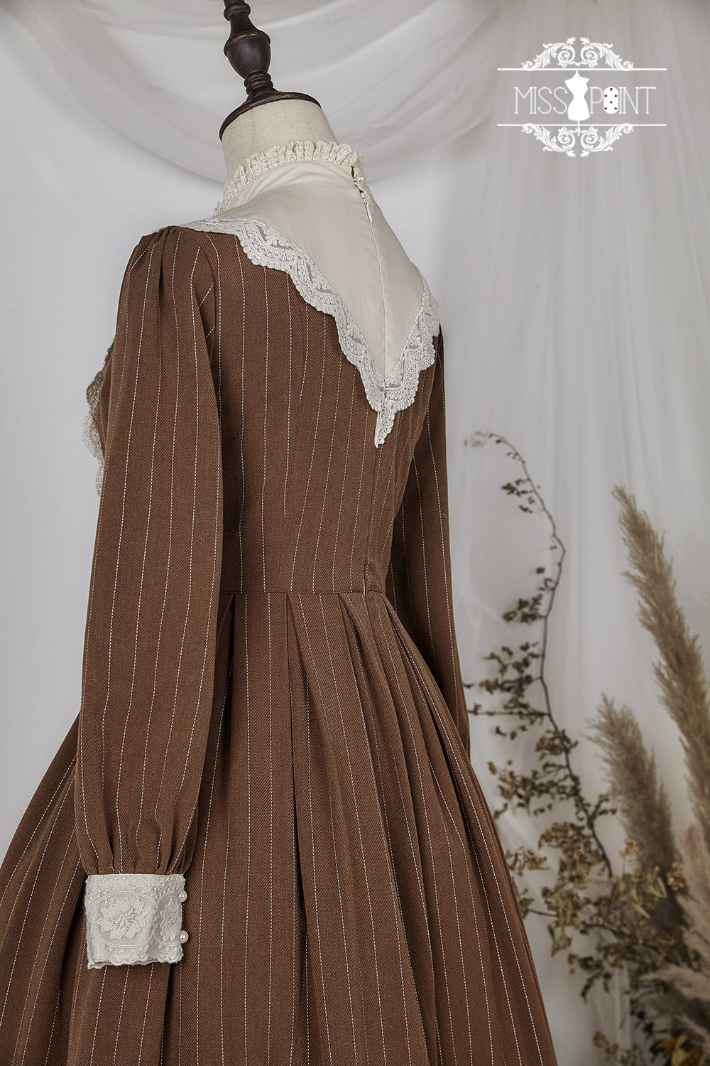 Miss point - Rose Silhouette - Vintage Classic Lolita OP