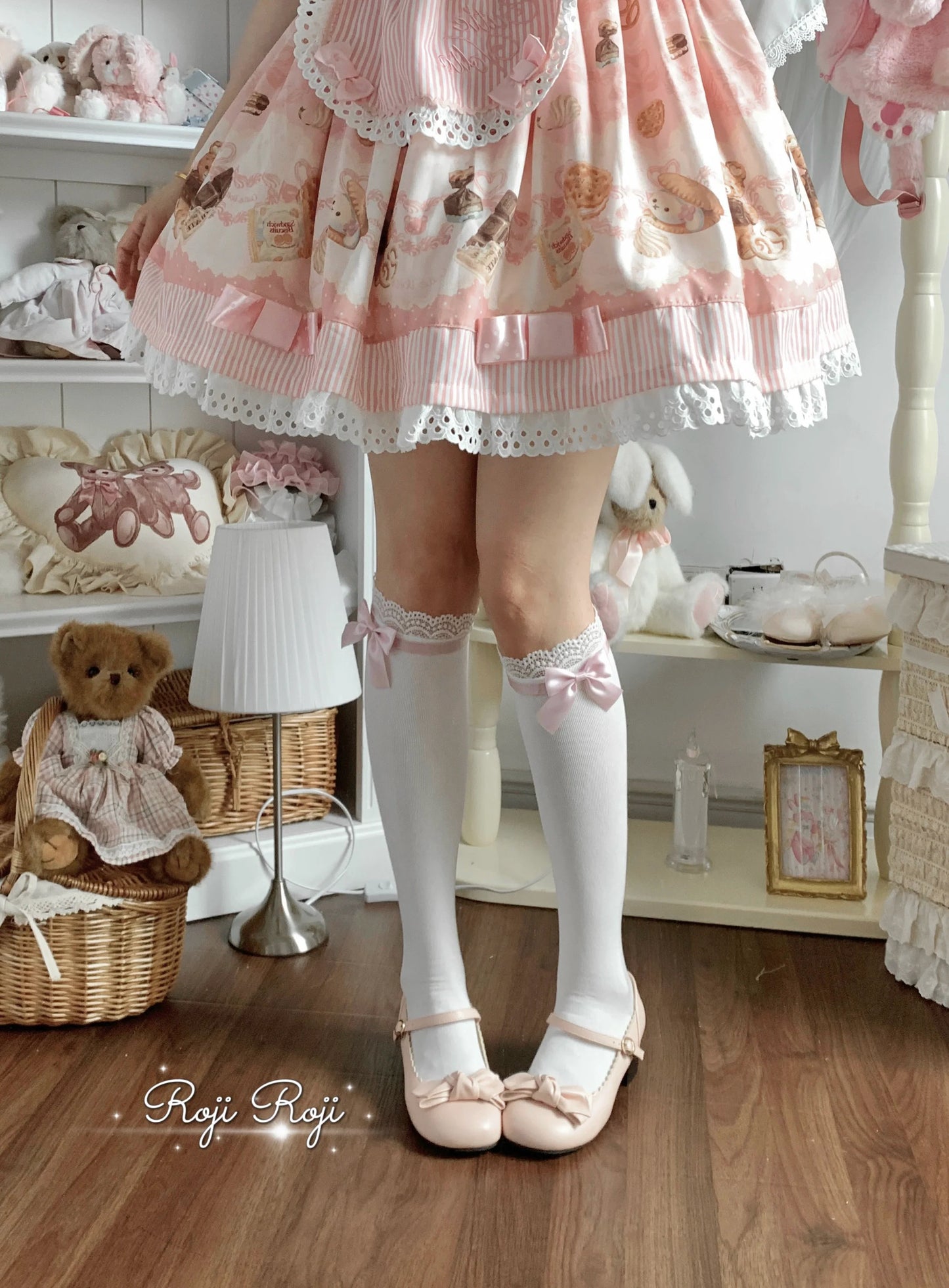 Roji Roji - Sweet Lolita Socks With Lace & Bow Details