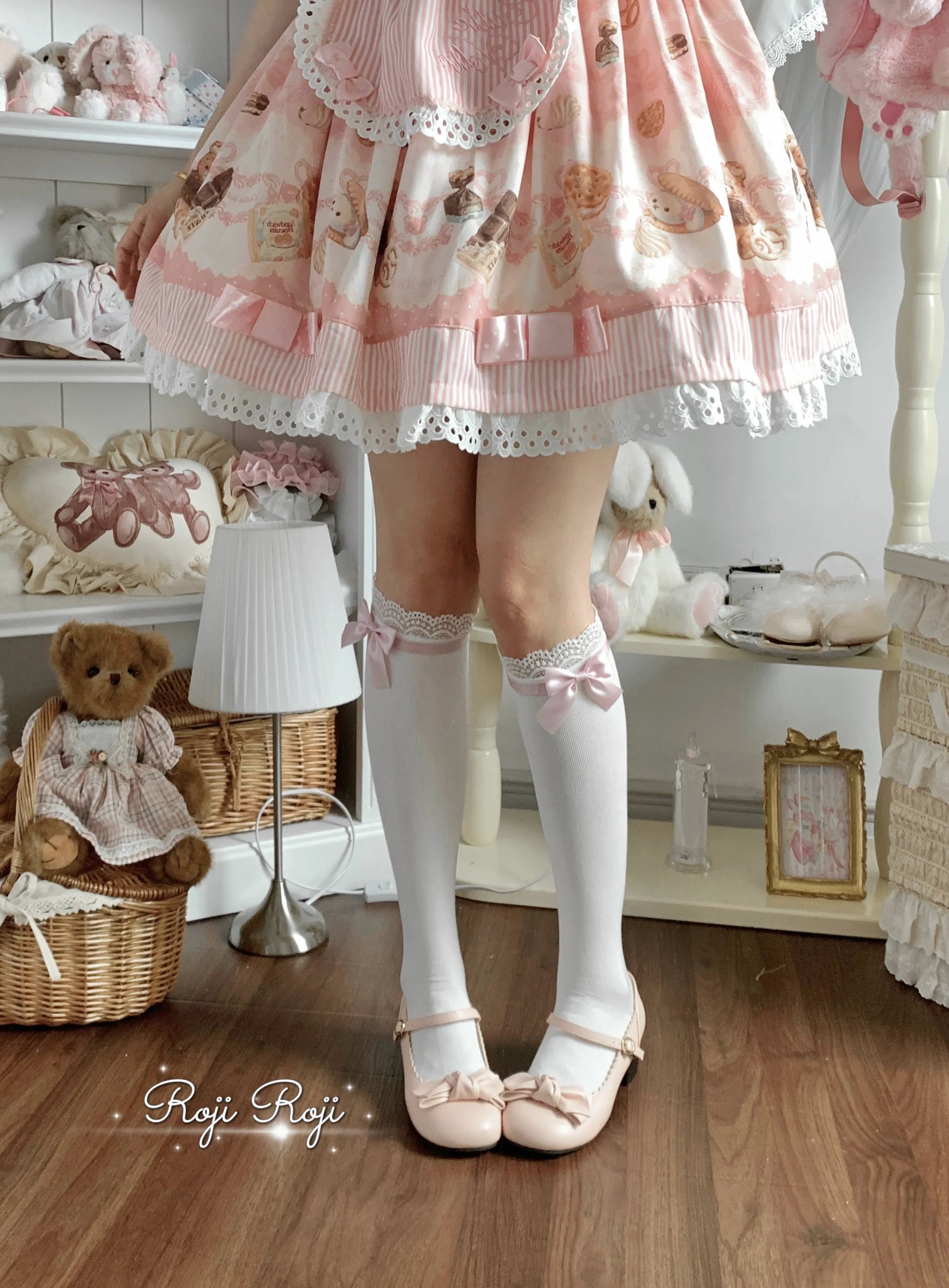 Roji Roji - Sweet Lolita Socks With Lace & Bow Details