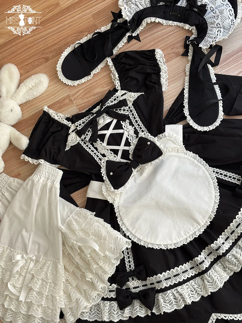 Miss Point - Vintage Petal Rabbit - Old School Lolita OP Cotton Dress With Petal-Shaped Hem