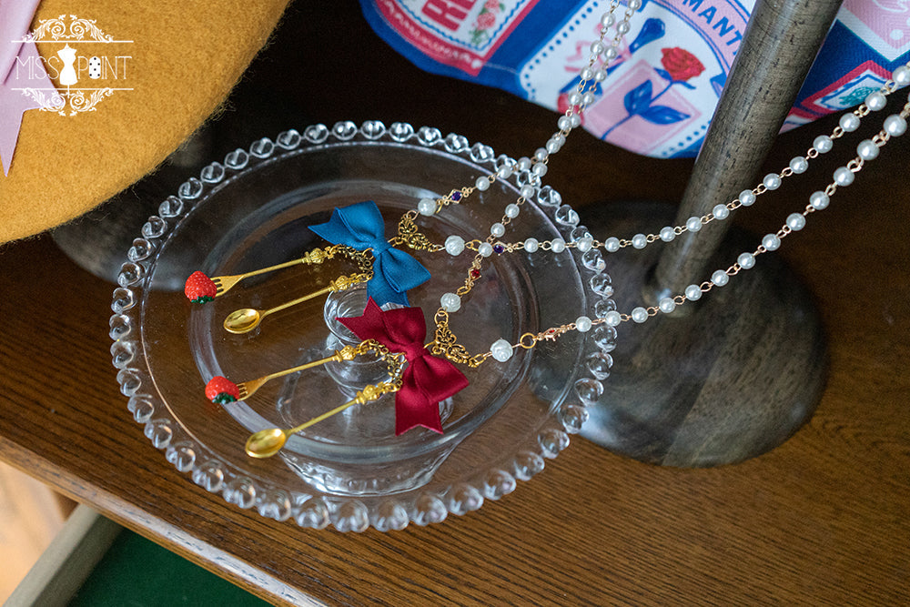 Miss Point - Berry Rose Lolita Accessories Collection KC Beret Necklace
