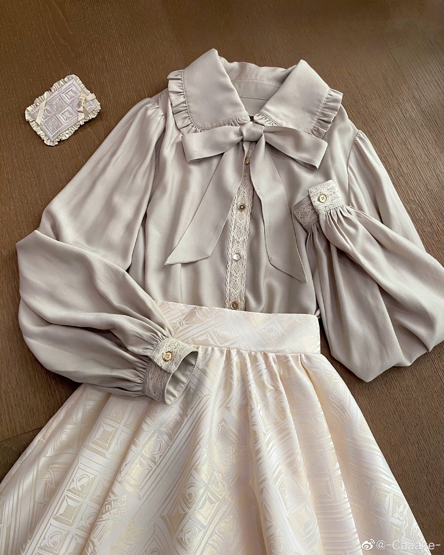 YuanSu - Mayer's Whisper - Vintage Lolita Large Sleeve Blouse