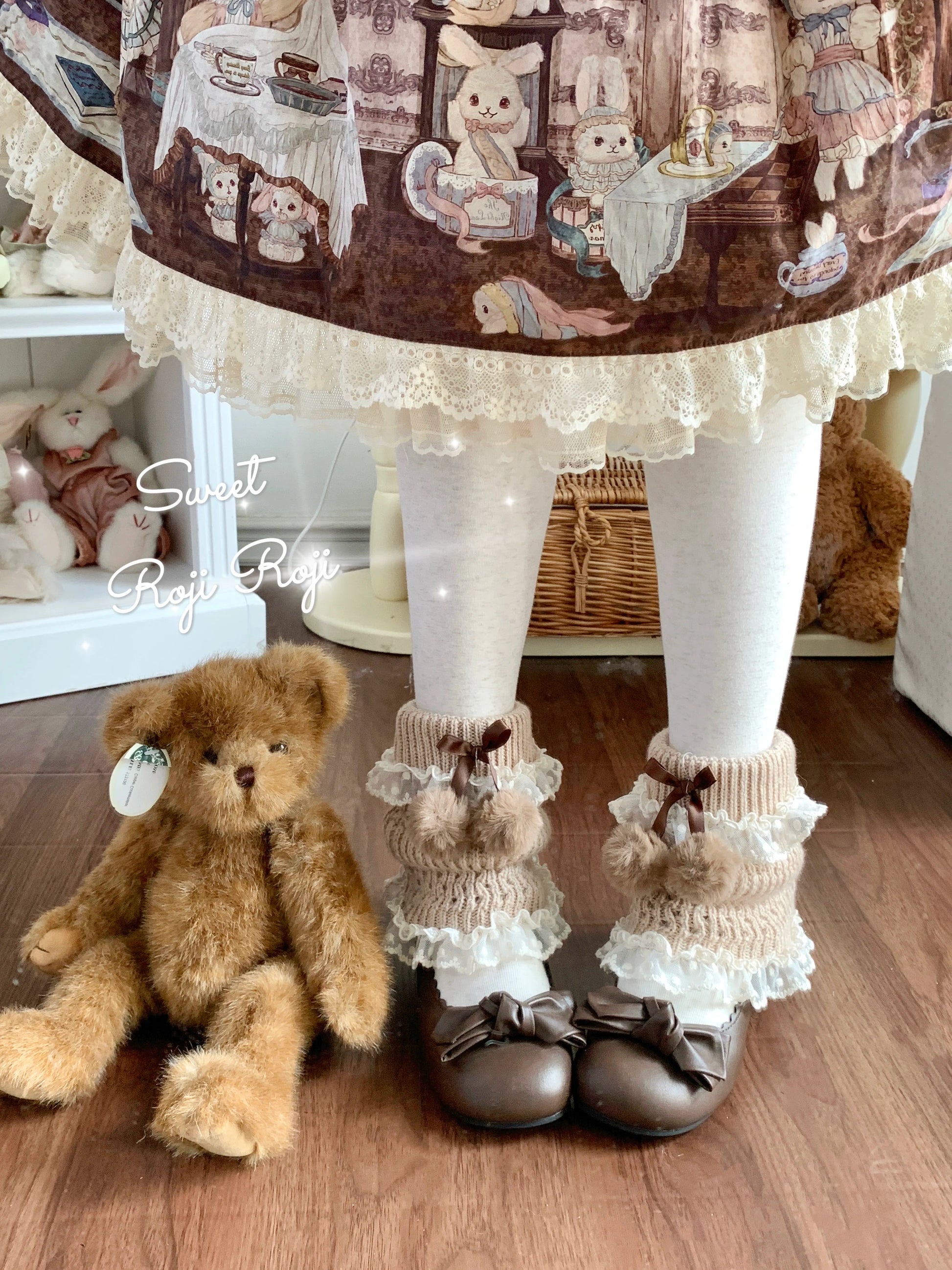 Roji Roji - Kawaii Lolita Wool Leg Warmers, Pom-Pom Accented Bow