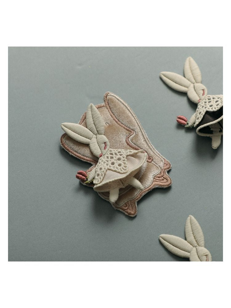 Bunny embroidery brooch【s0000008739】