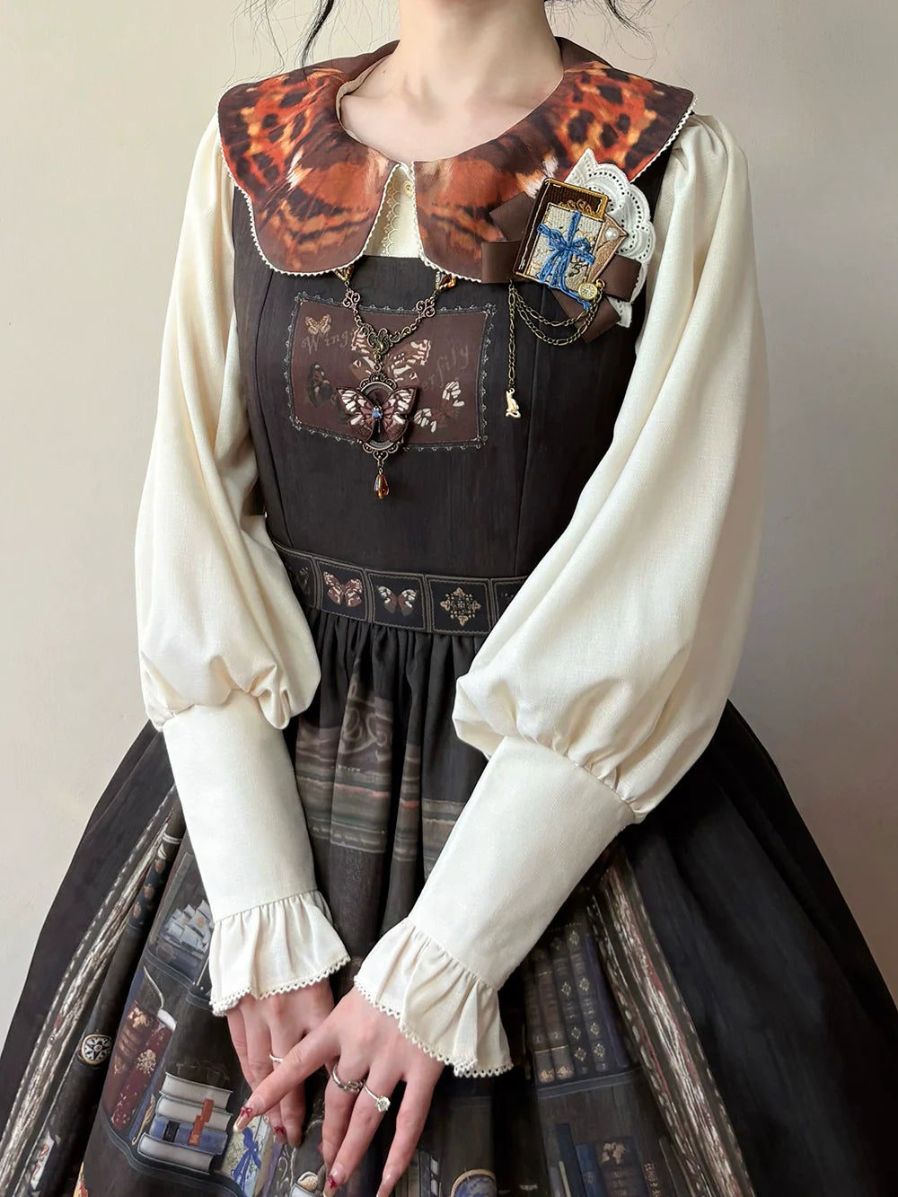 Miss Point - German Bookshelf - Classic Lolita Blouse, Butterfly-Shaped Collar