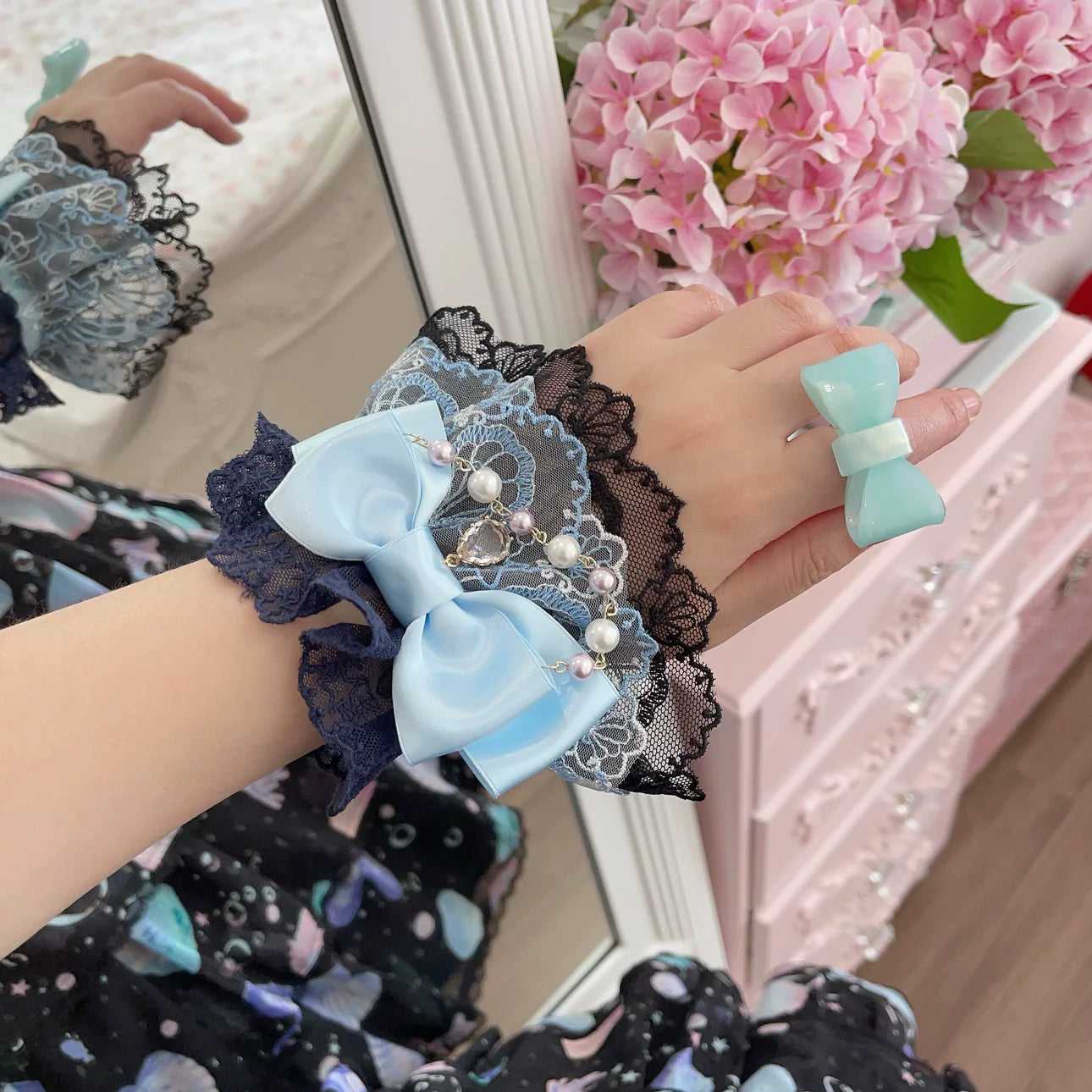 CheeseCat - Sweet Lolita Lace Cuffs Seashell Embroidery Ribbon Bow