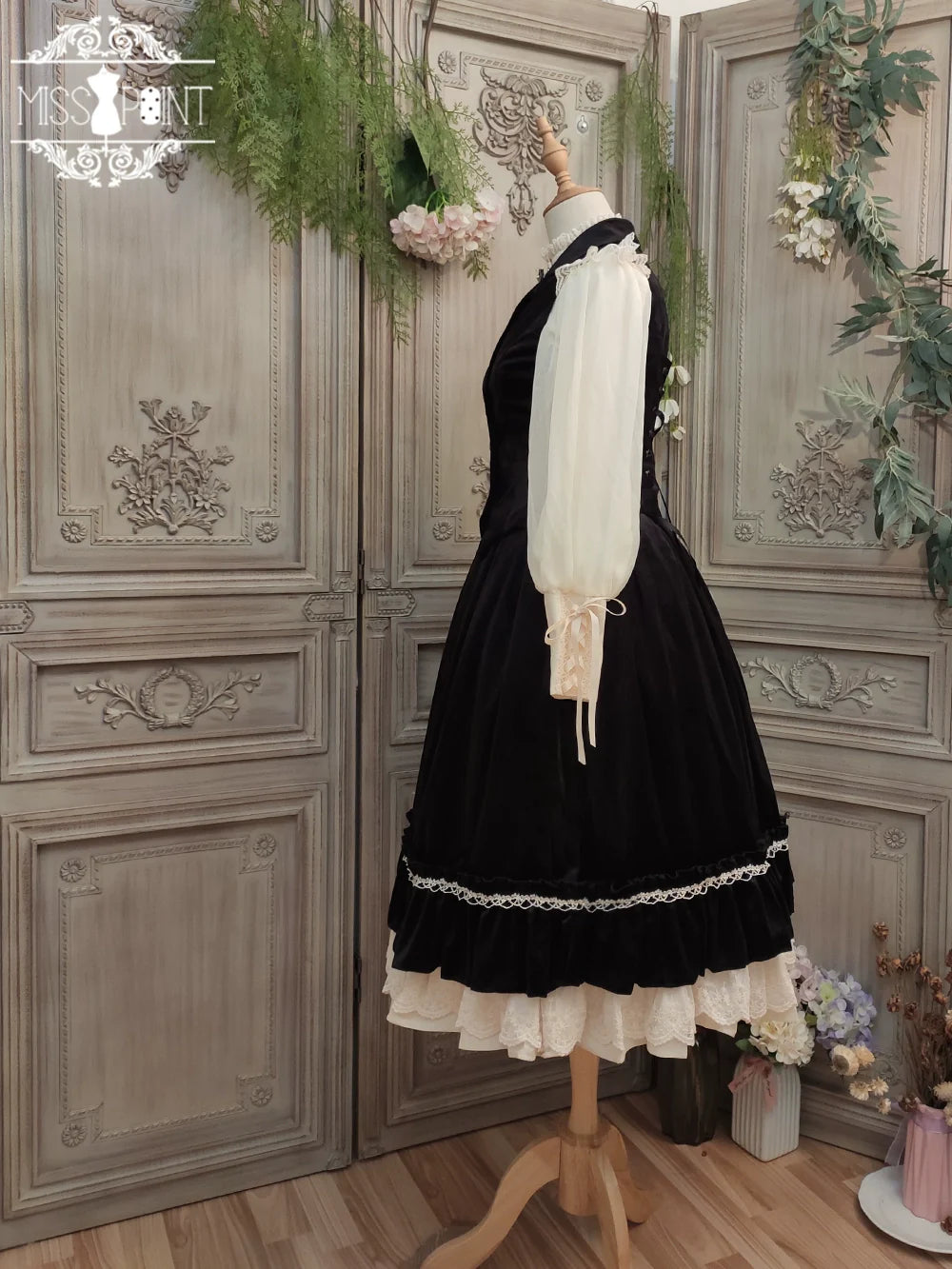 Miss Point - Rose Doll - Retro Lolita Vest Velvet Lolita Waistcoat