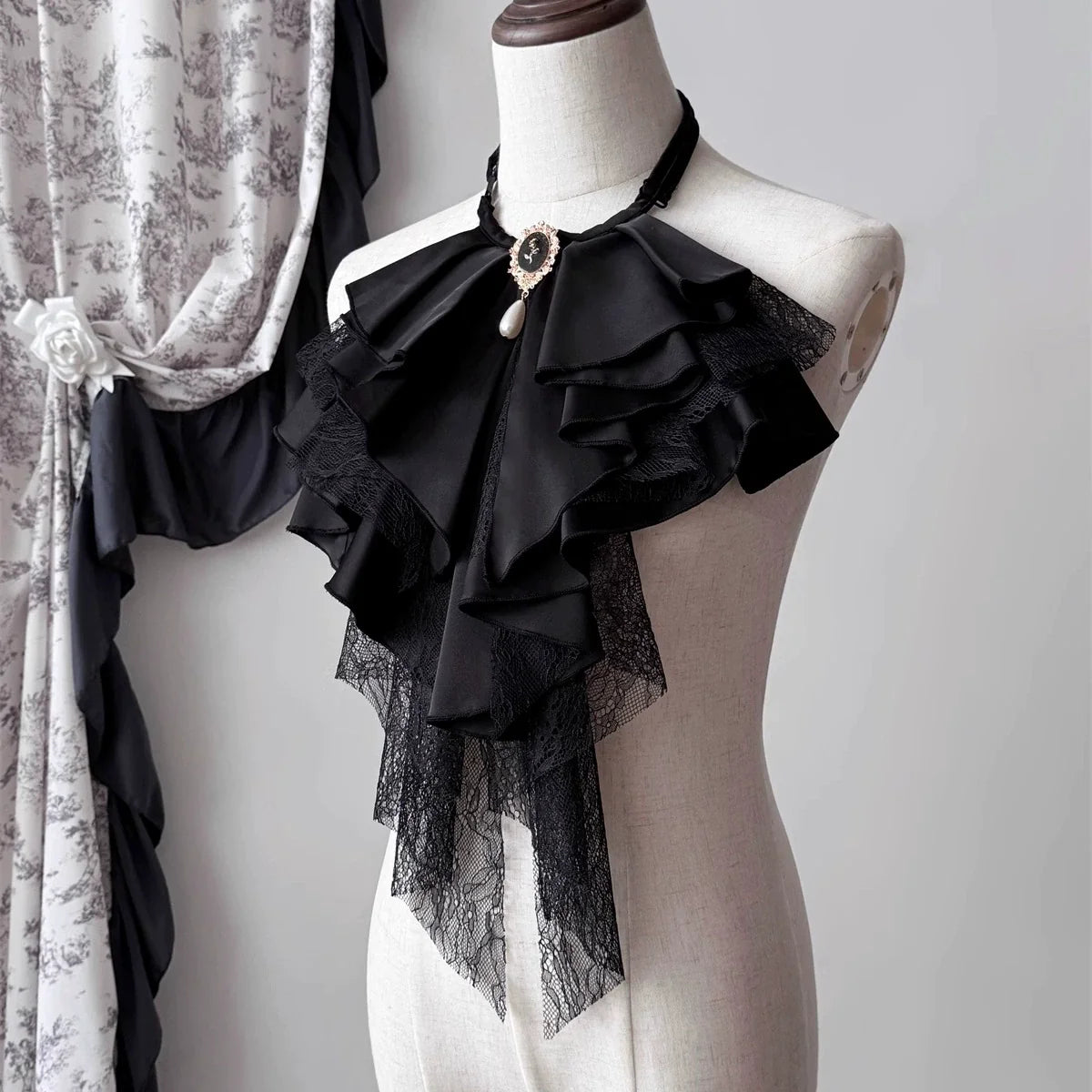 Muppet Mind Ben - Crow's Dinner - Gorgeous Lolita Jabot with Detachable Brooch