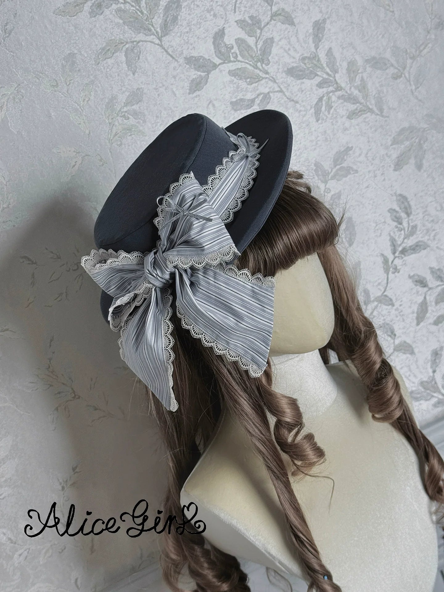 Alice Girl - Duke of Victoria - Classic Lolita Top Hat & Brooch