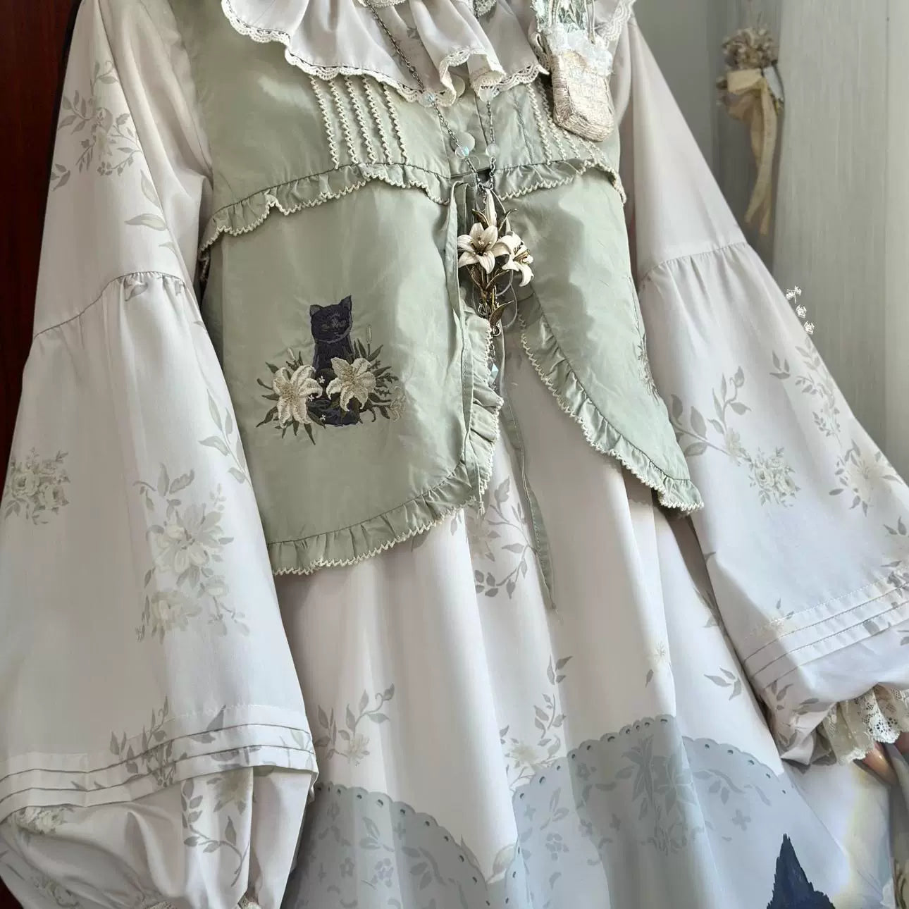 Akiyama Future Studio - Black Cat and Lily - Loose Kawaii Lolita OP Dress with Vest and Hat