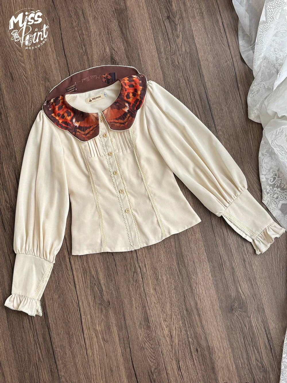 Miss Point - German Bookshelf - Classic Lolita Blouse, Butterfly-Shaped Collar