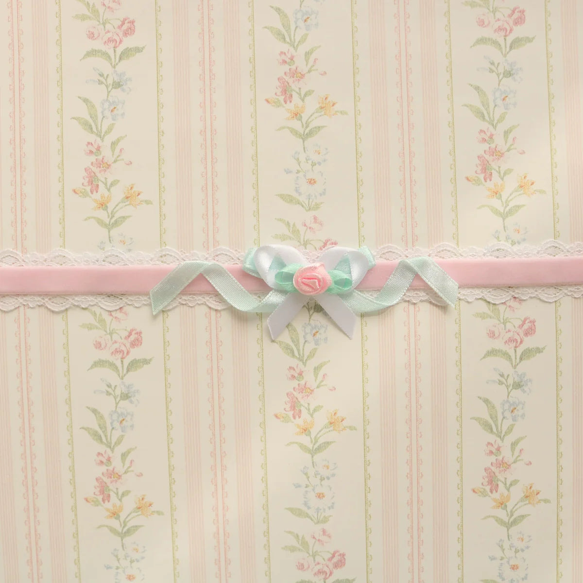 Creamy Bubbles - Sweet Lolita Choker Vintage Lace Rose Handmade Necklace