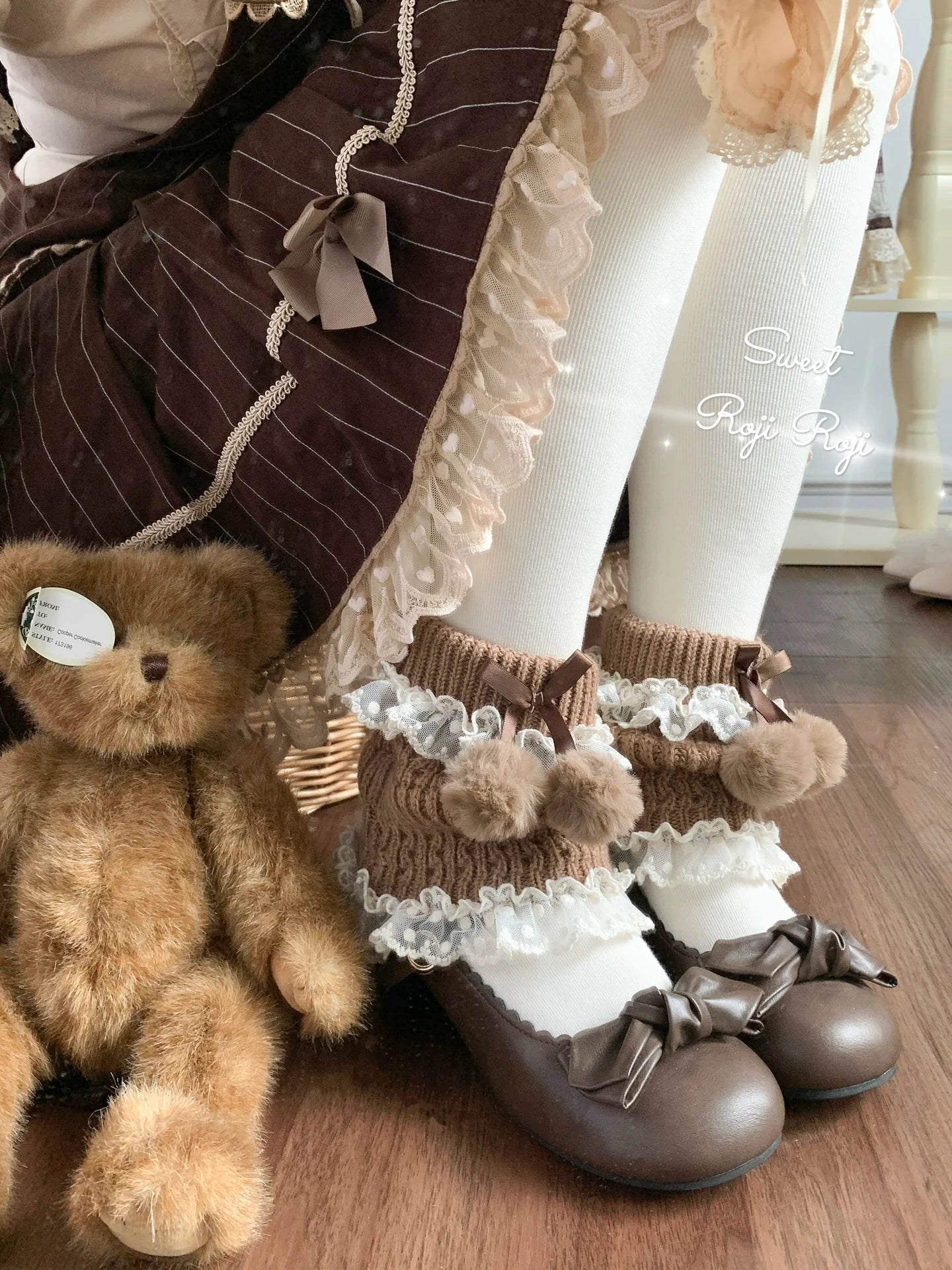 Roji Roji - Kawaii Lolita Wool Leg Warmers, Pom-Pom Accented Bow