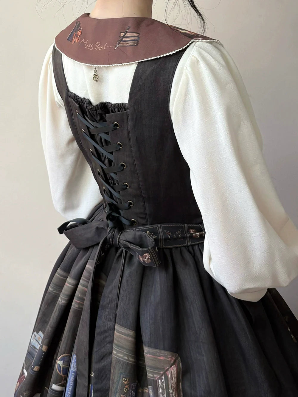 Miss Point - German Bookshelf - Classic Lolita Blouse, Butterfly-Shaped Collar