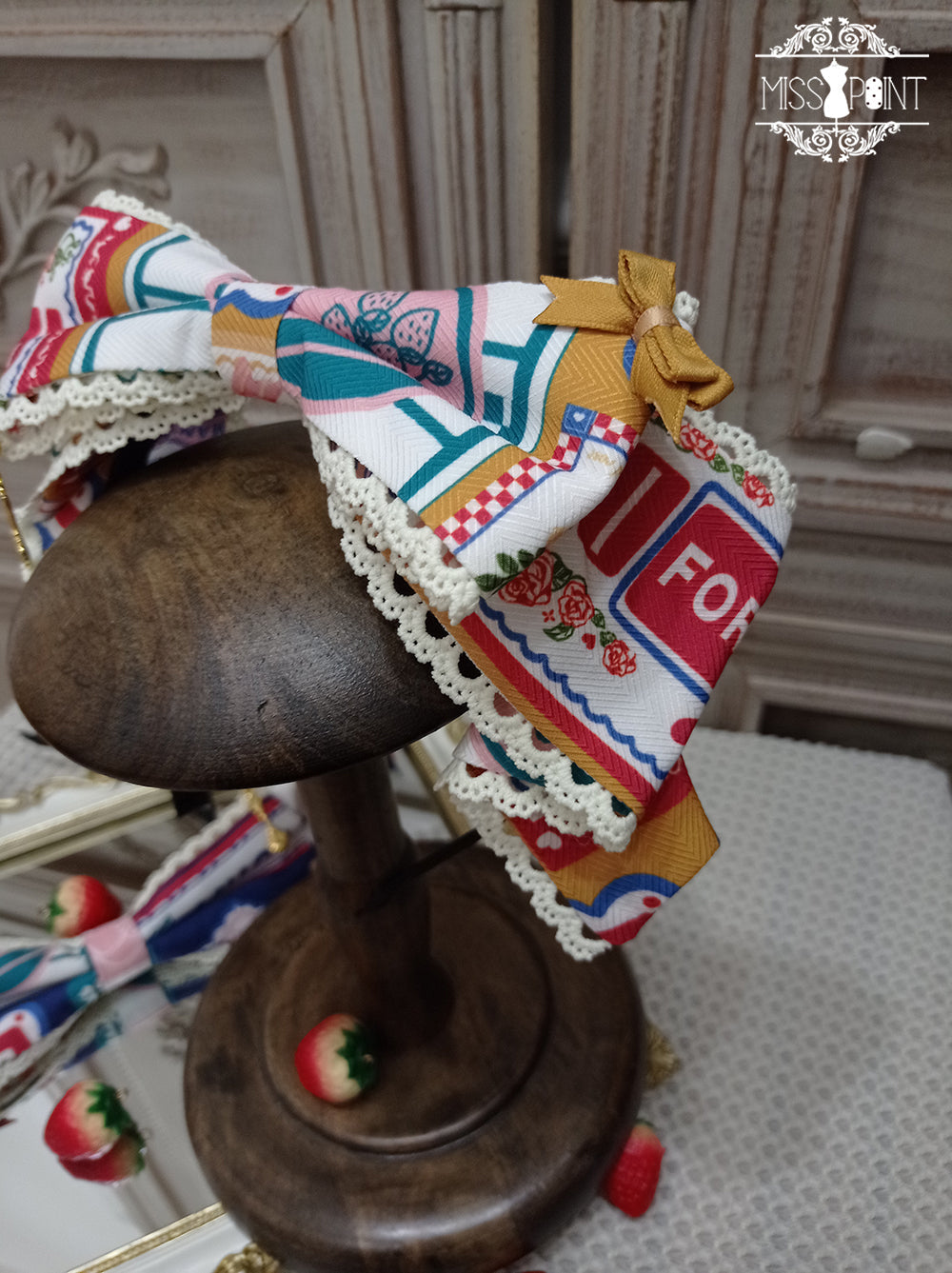 Miss Point - Berry Rose Lolita Accessories Collection KC Beret Necklace