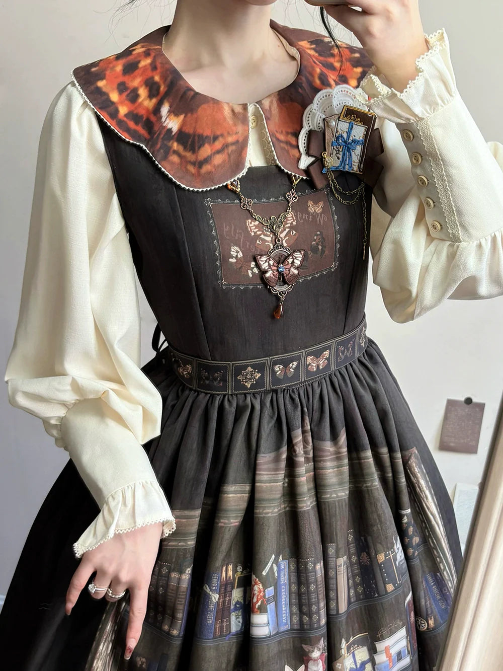 Miss Point - German Bookshelf - Classic Lolita Blouse, Butterfly-Shaped Collar