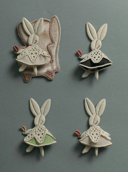 Bunny embroidery brooch【s0000008739】