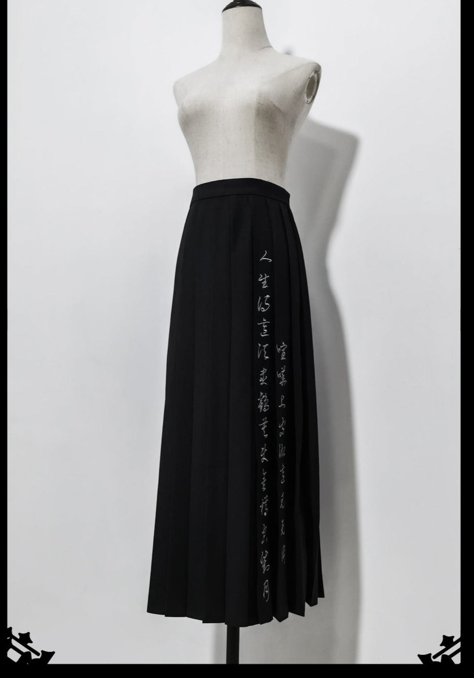 Princess Chronicles - Pomegranate Note - Chinese Style Black Pleated Skirt