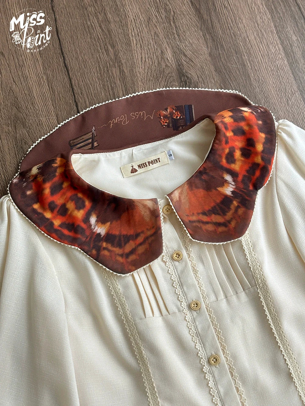 Miss Point - German Bookshelf - Classic Lolita Blouse, Butterfly-Shaped Collar