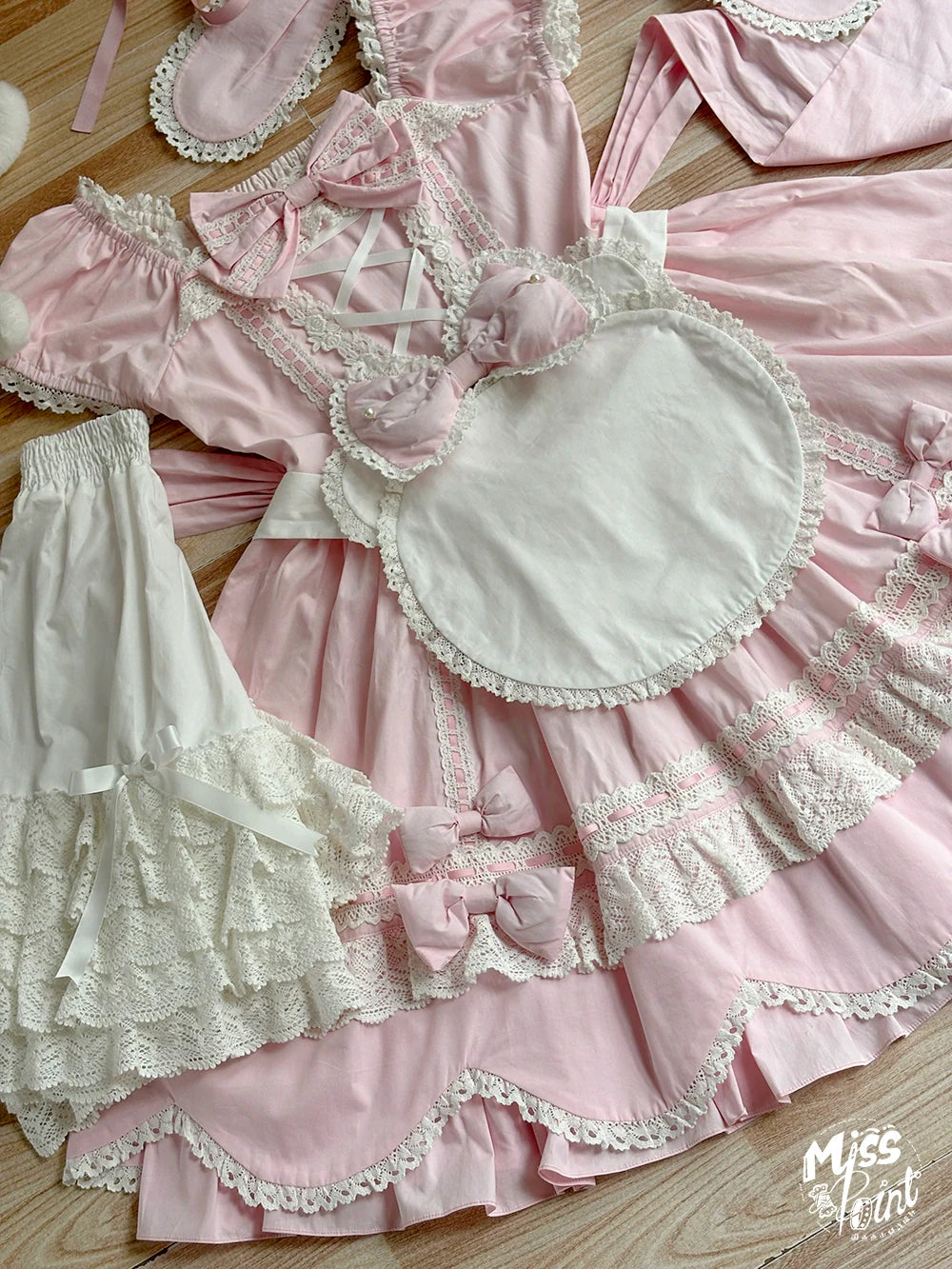 Miss Point - Vintage Petal Rabbit - Old School Lolita OP Cotton Dress With Petal-Shaped Hem