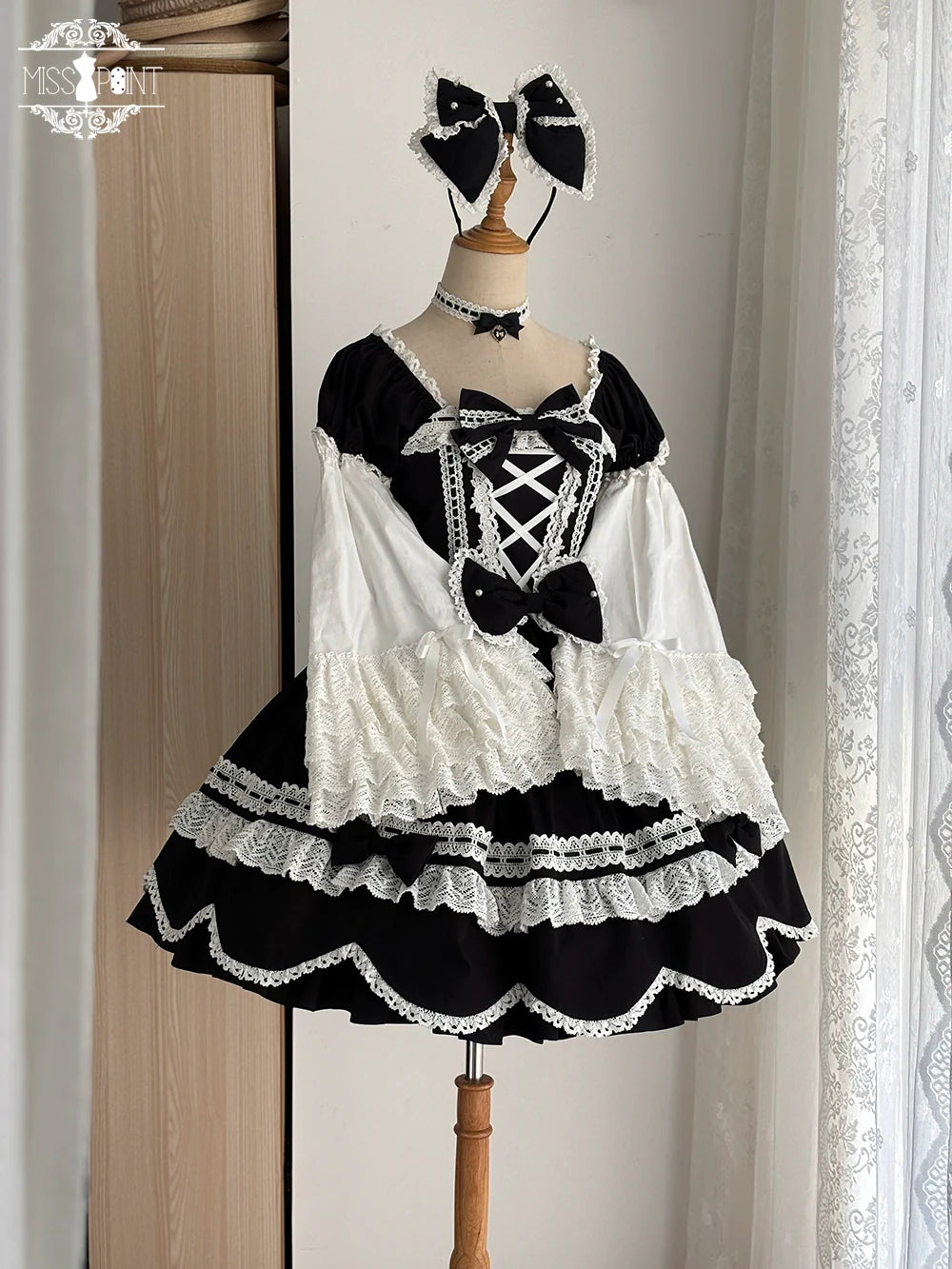 Miss Point - Vintage Petal Rabbit - Old School Lolita OP Cotton Dress With Petal-Shaped Hem