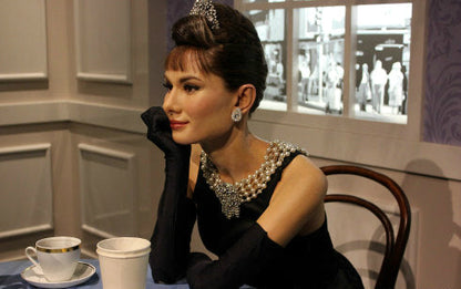 Rose of Sharon - Hepburn time - Retro Elegant Tiered Pearl Choker