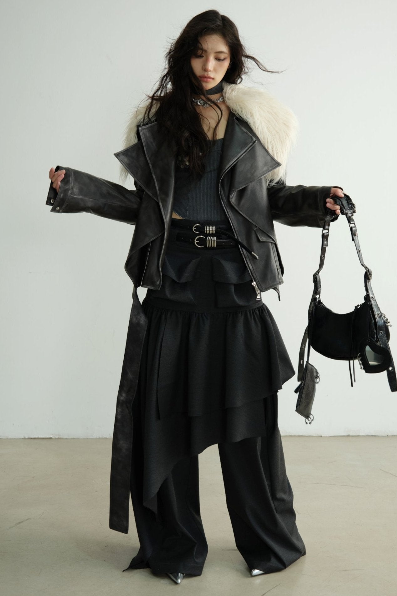 Restrained Pleated Casual Pants With Skirt Set-Up