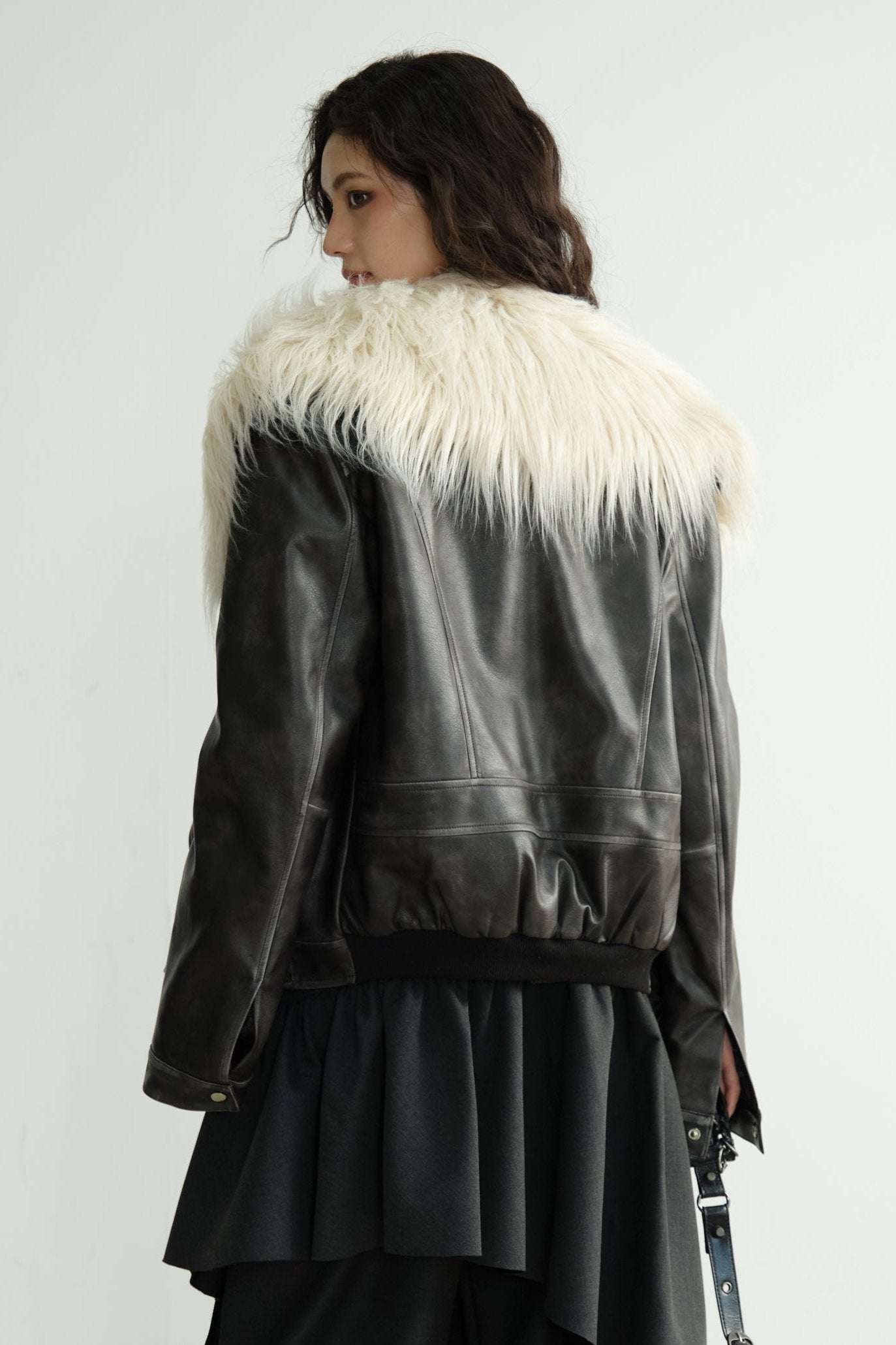 Restrained Pleated Casual Pants With Skirt Set-Up