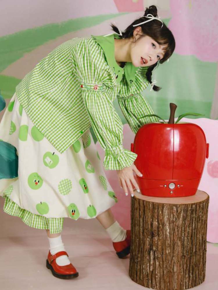 Apple Bug Embroidery Puff Sleeve Shirt【s0000007125】
