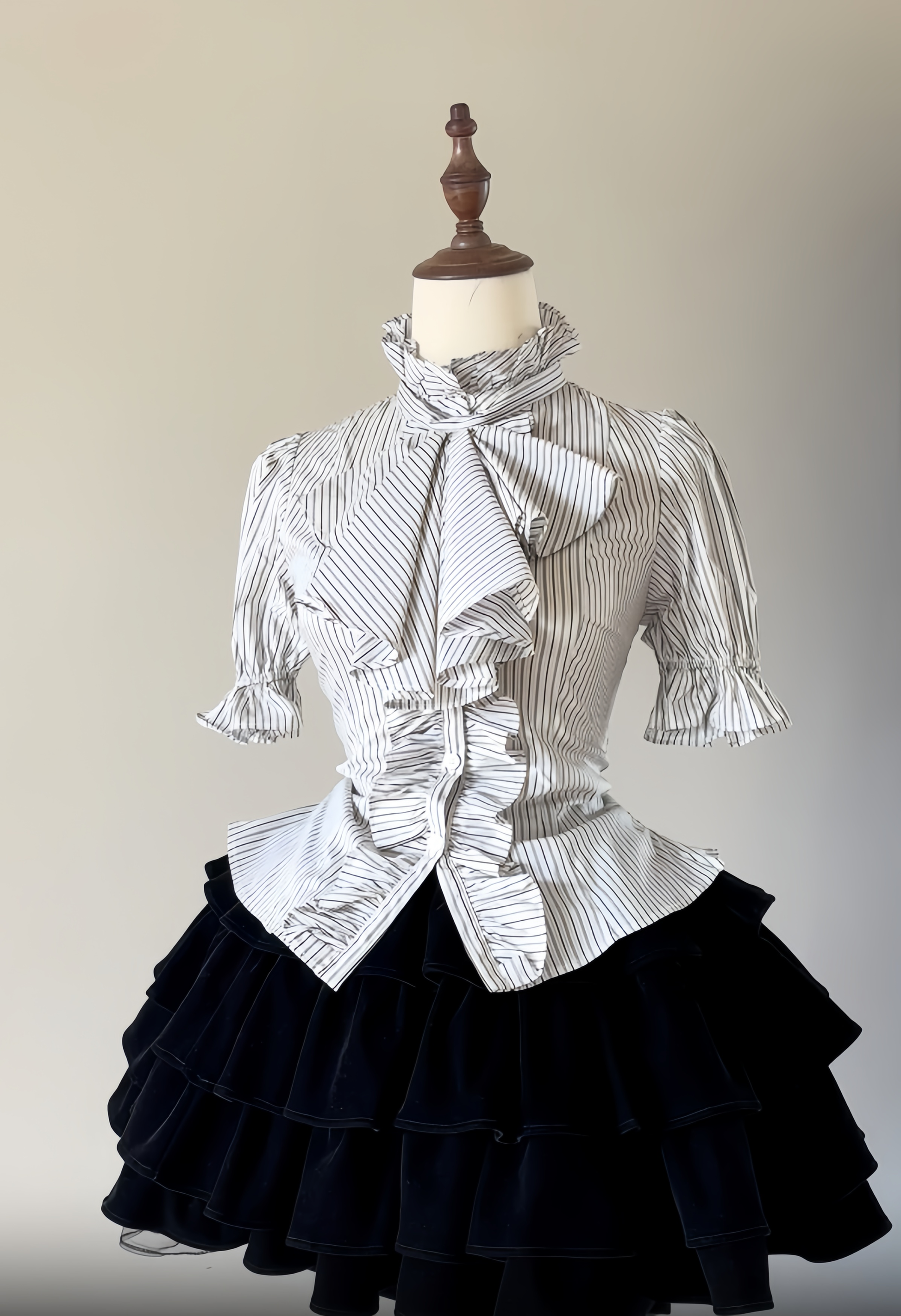 FlowerFairyDaily - Trace Night - Gothic Lolita Short-sleeved Shirt with Adjustable Waist