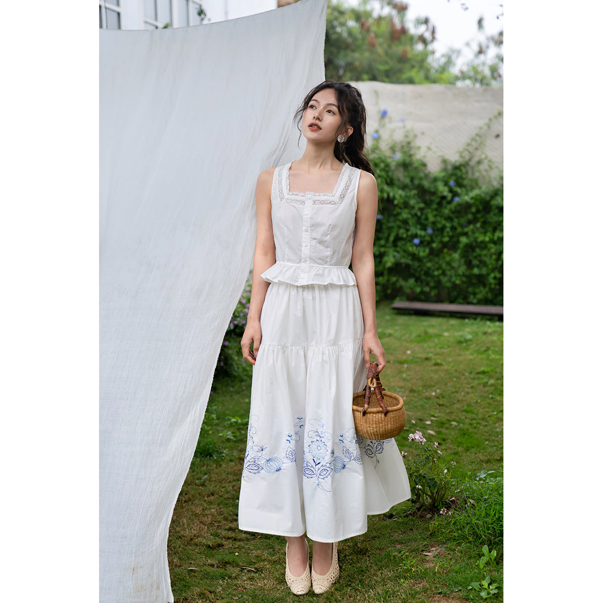 blue and white porcelain embroidered elastic waist A-line skirt