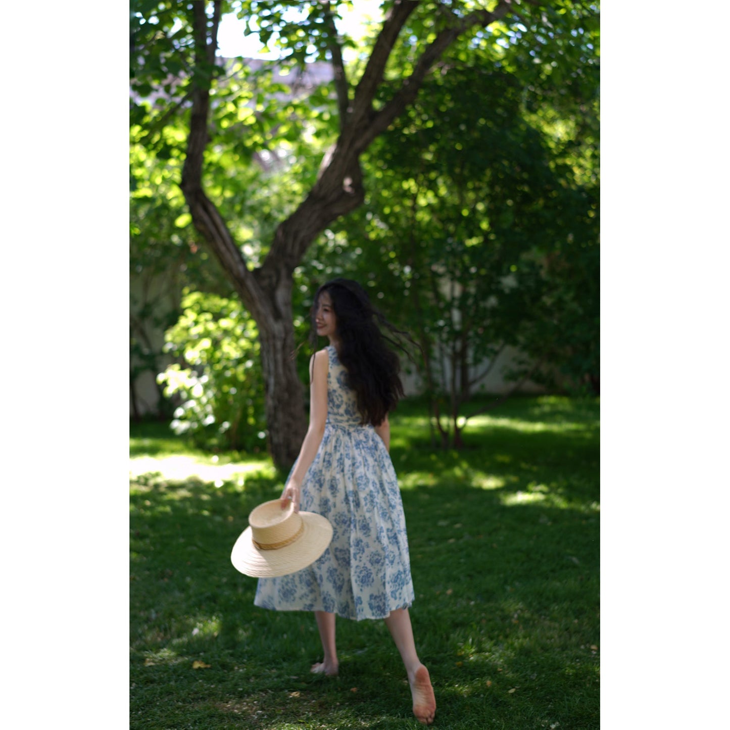 Blue ink flower pattern sleeveless dress