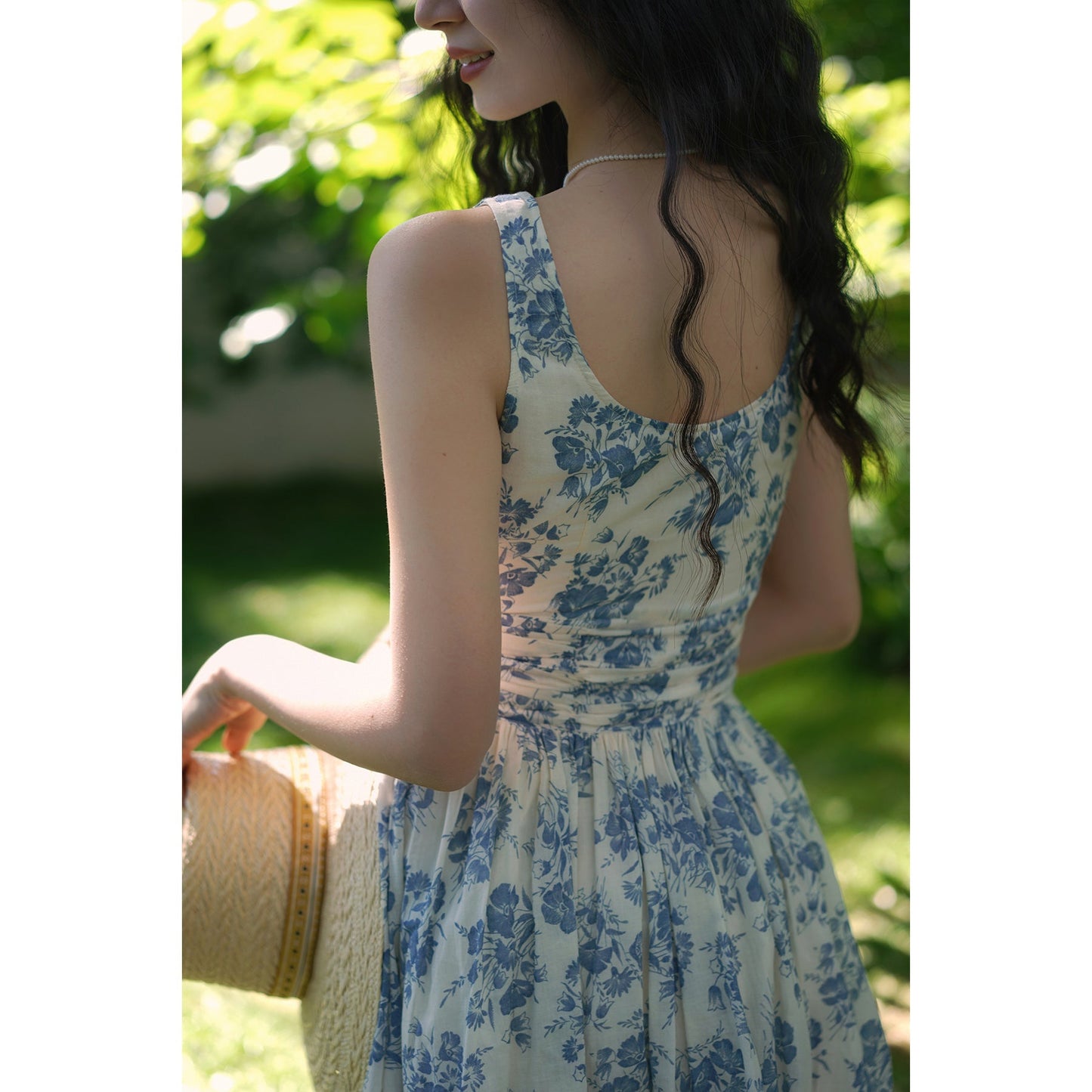 Blue ink flower pattern sleeveless dress