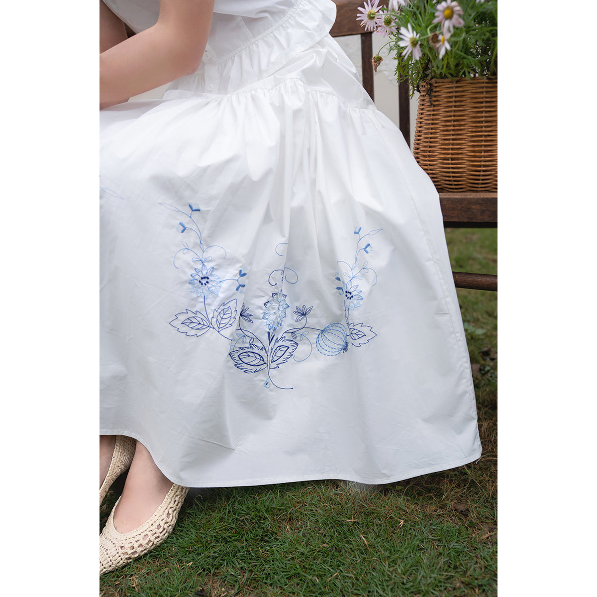 blue and white porcelain embroidered elastic waist A-line skirt