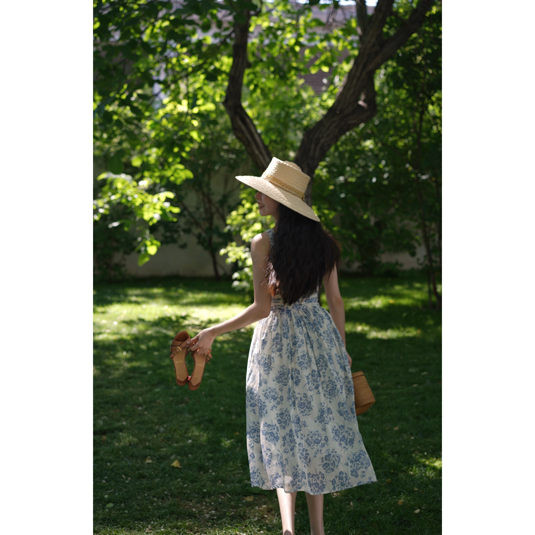 Blue ink flower pattern sleeveless dress