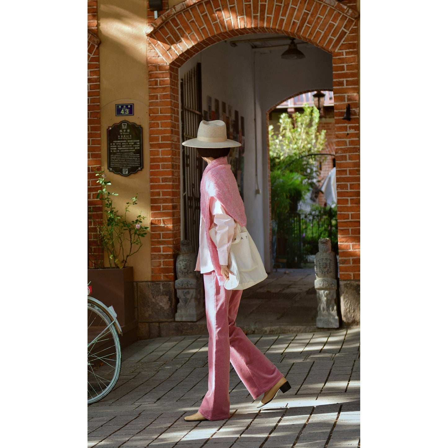 Western lady's embroidered simple shirt