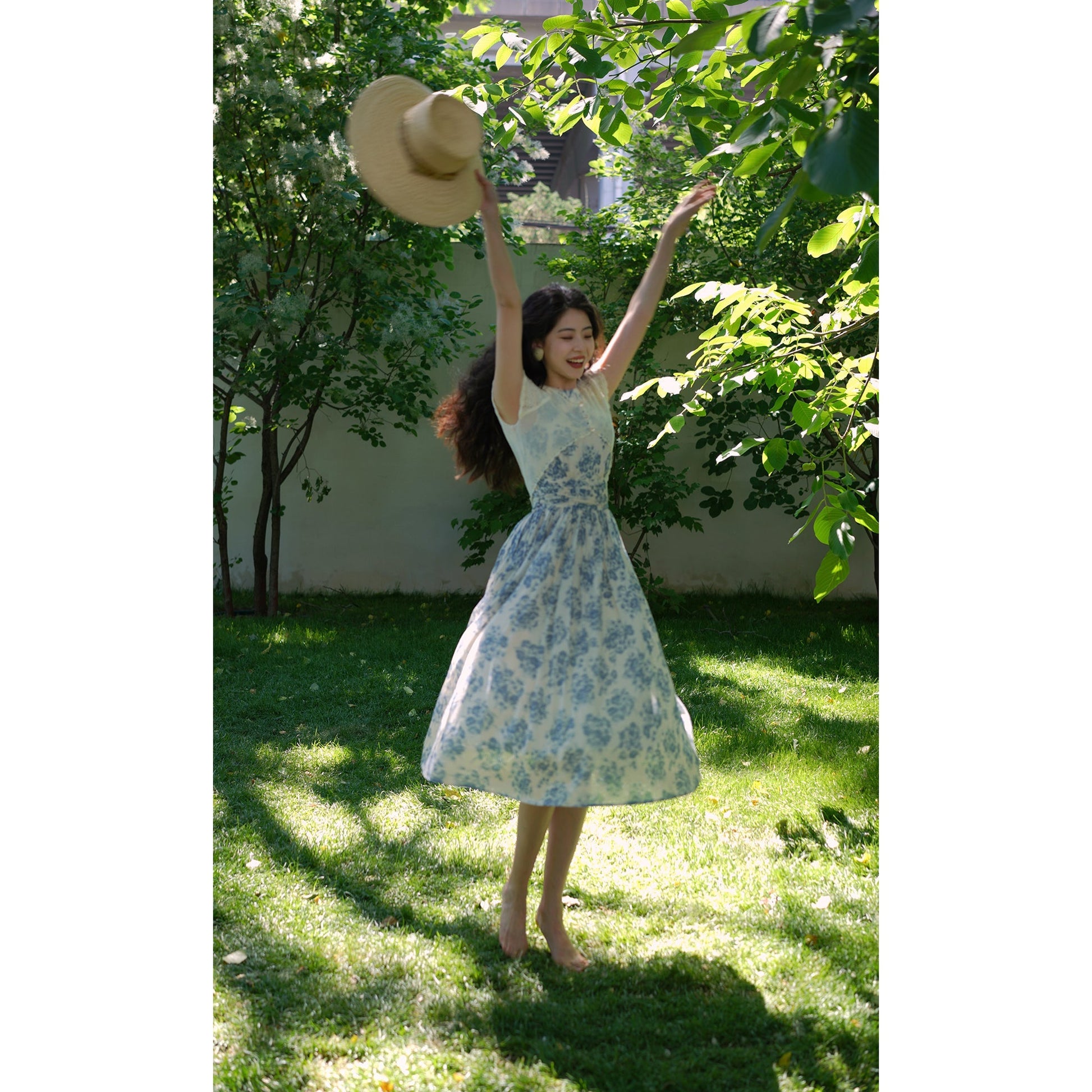 Blue ink flower pattern sleeveless dress