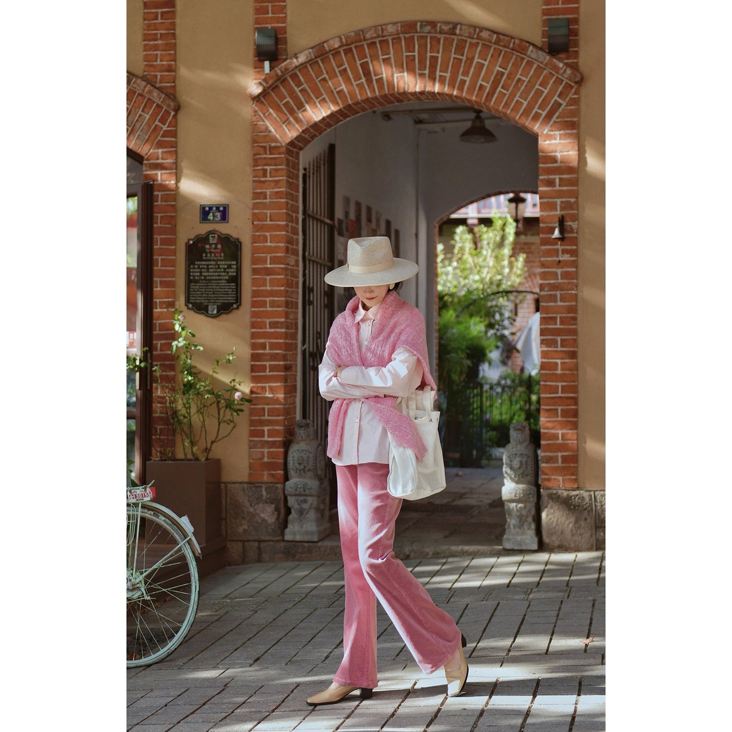 Western lady's embroidered simple shirt