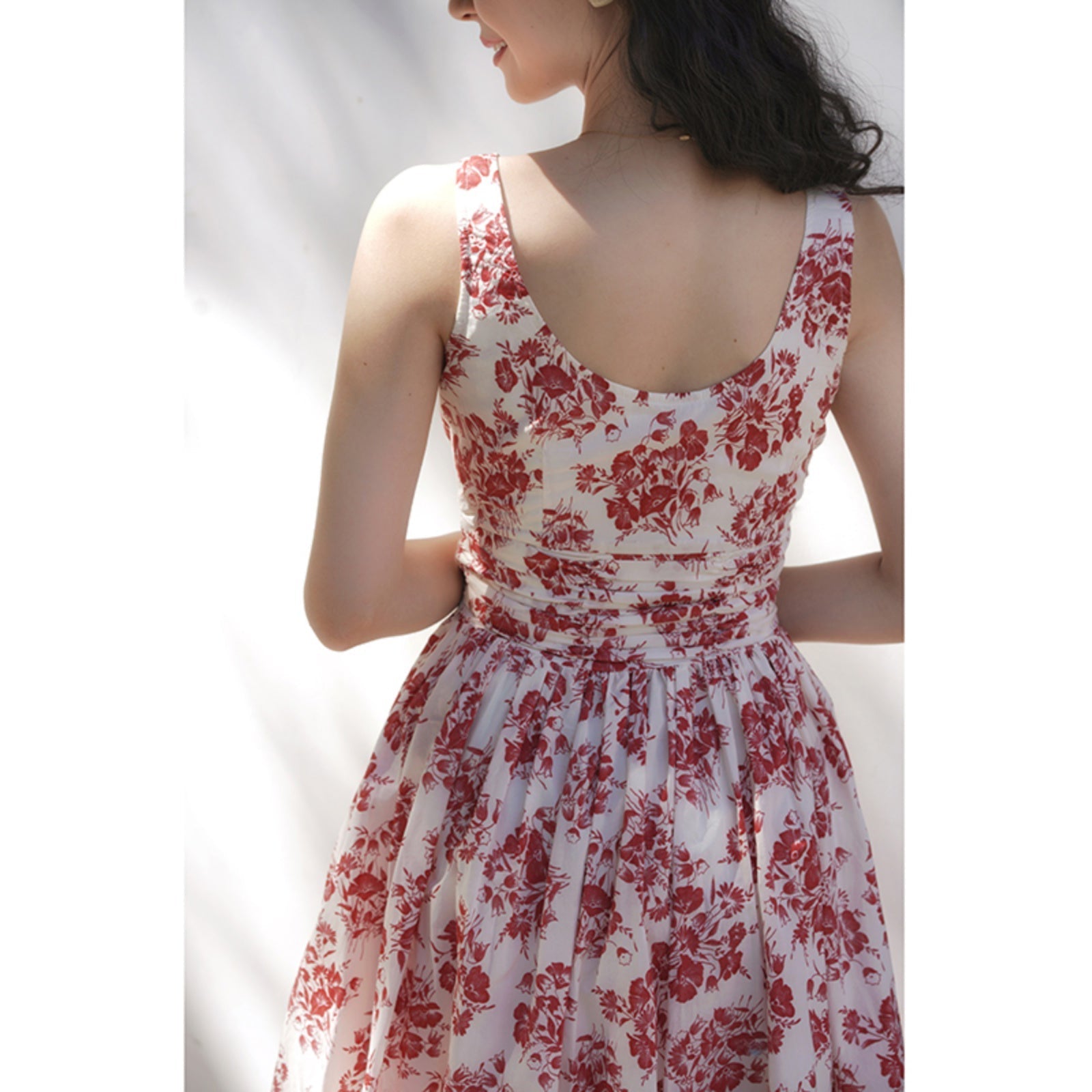 Red flower pattern sleeveless dress