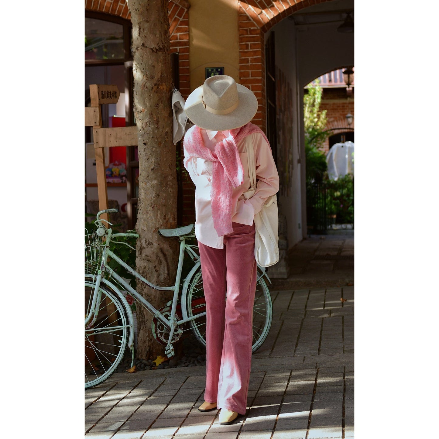 Western lady's embroidered simple shirt