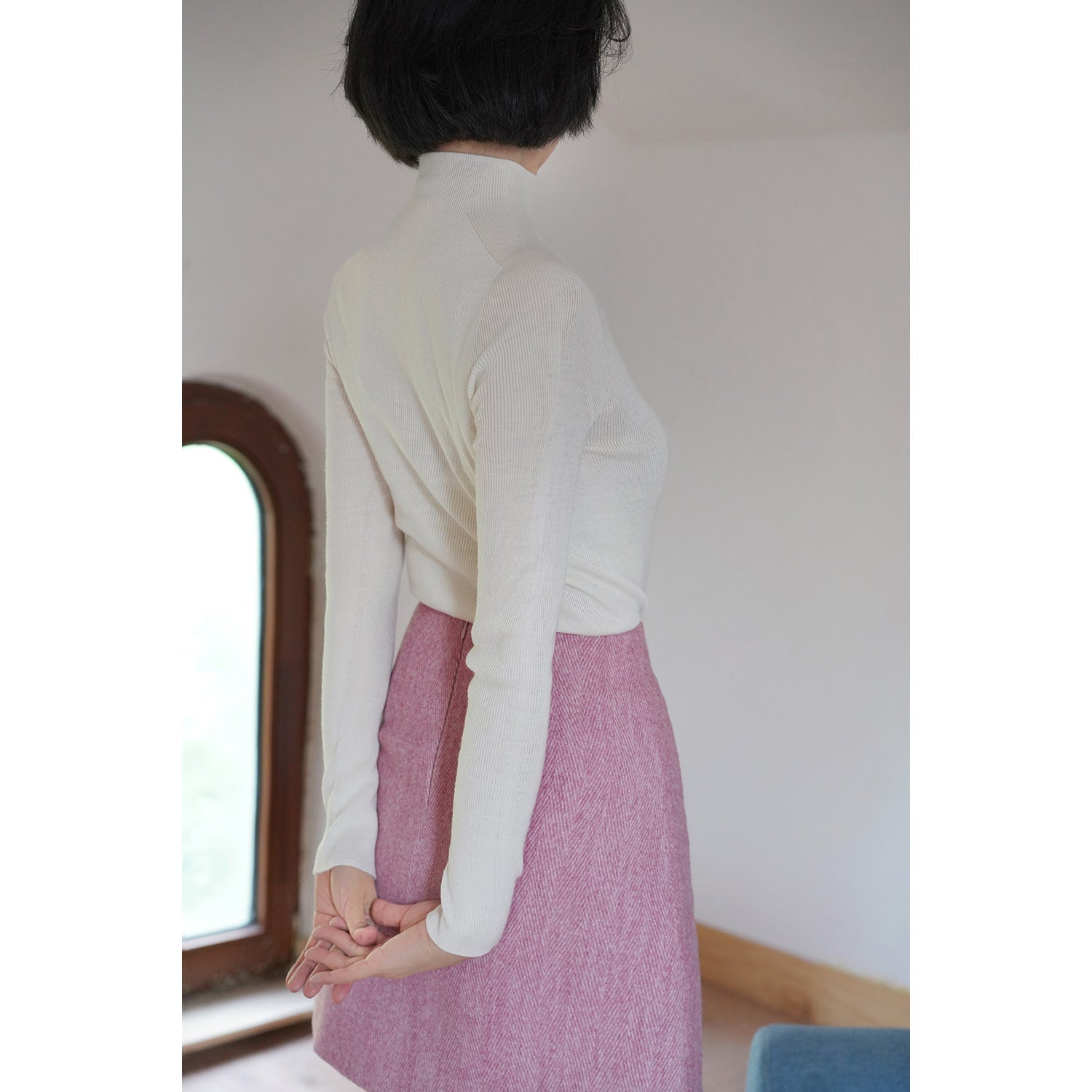 Pale red lady's tweed middle skirt