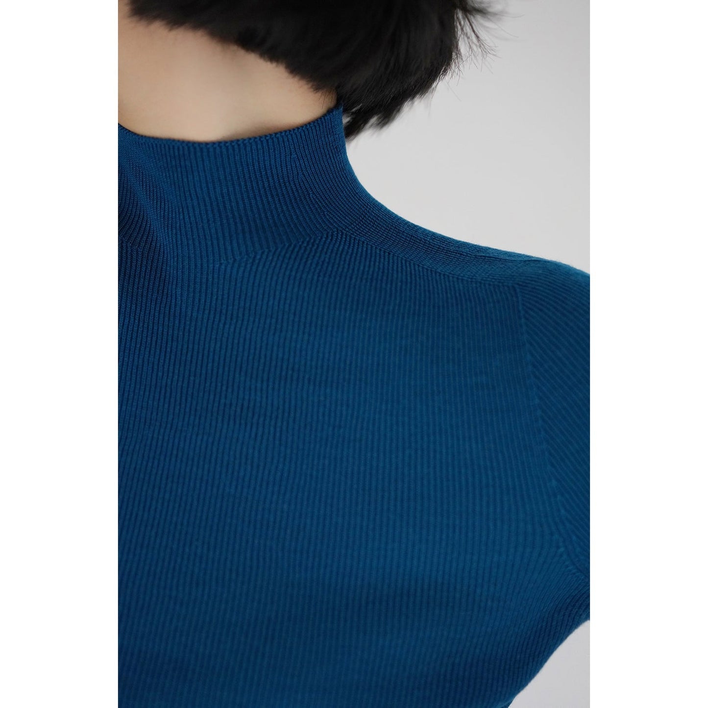 Bottleneck multicolor slim sweater