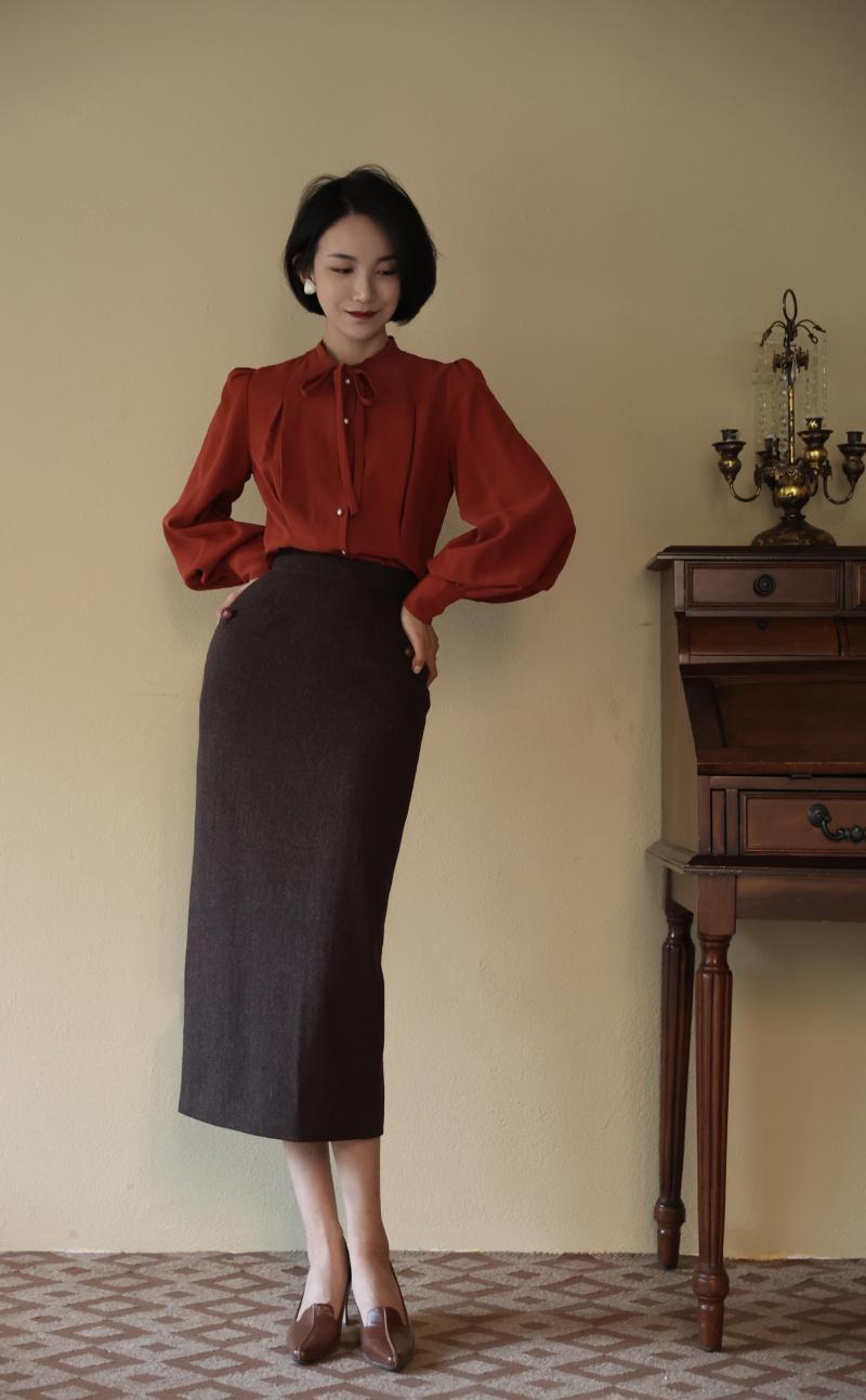 Western lady wool tube skirt