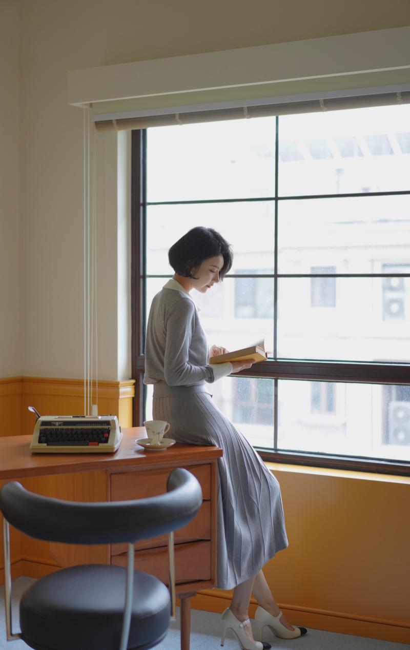 Gray knit half skirt