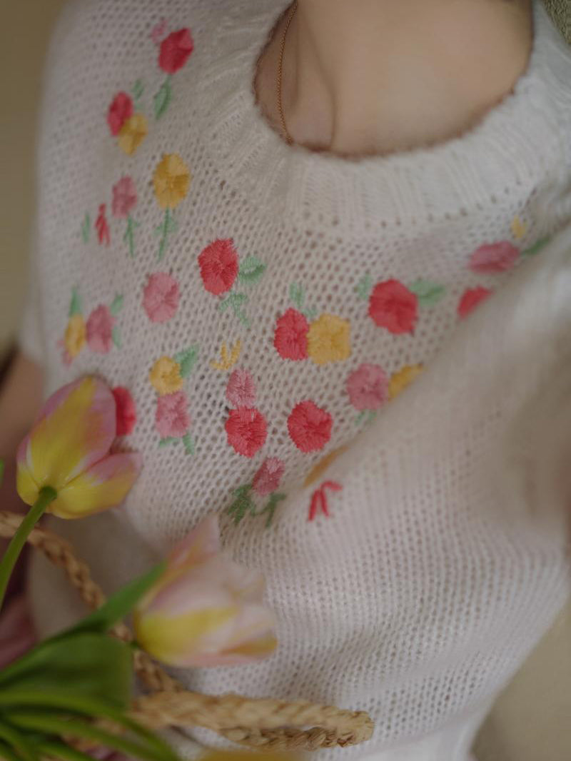 Blooming embroidery slim knit