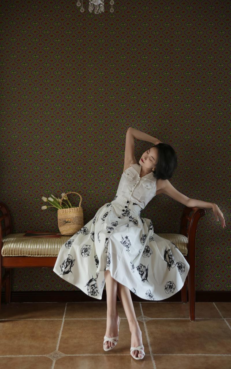 Hepburn skirt with black rose