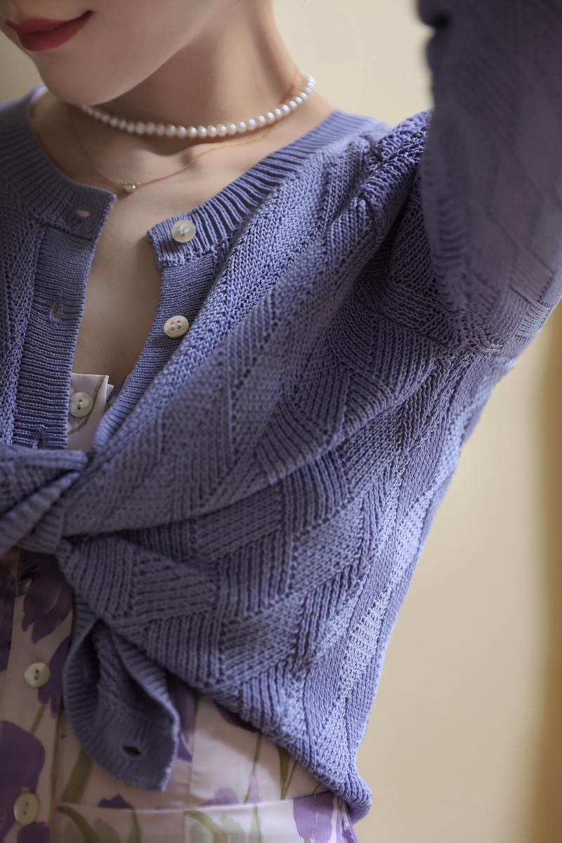 Knitted cardigan with rhomboid