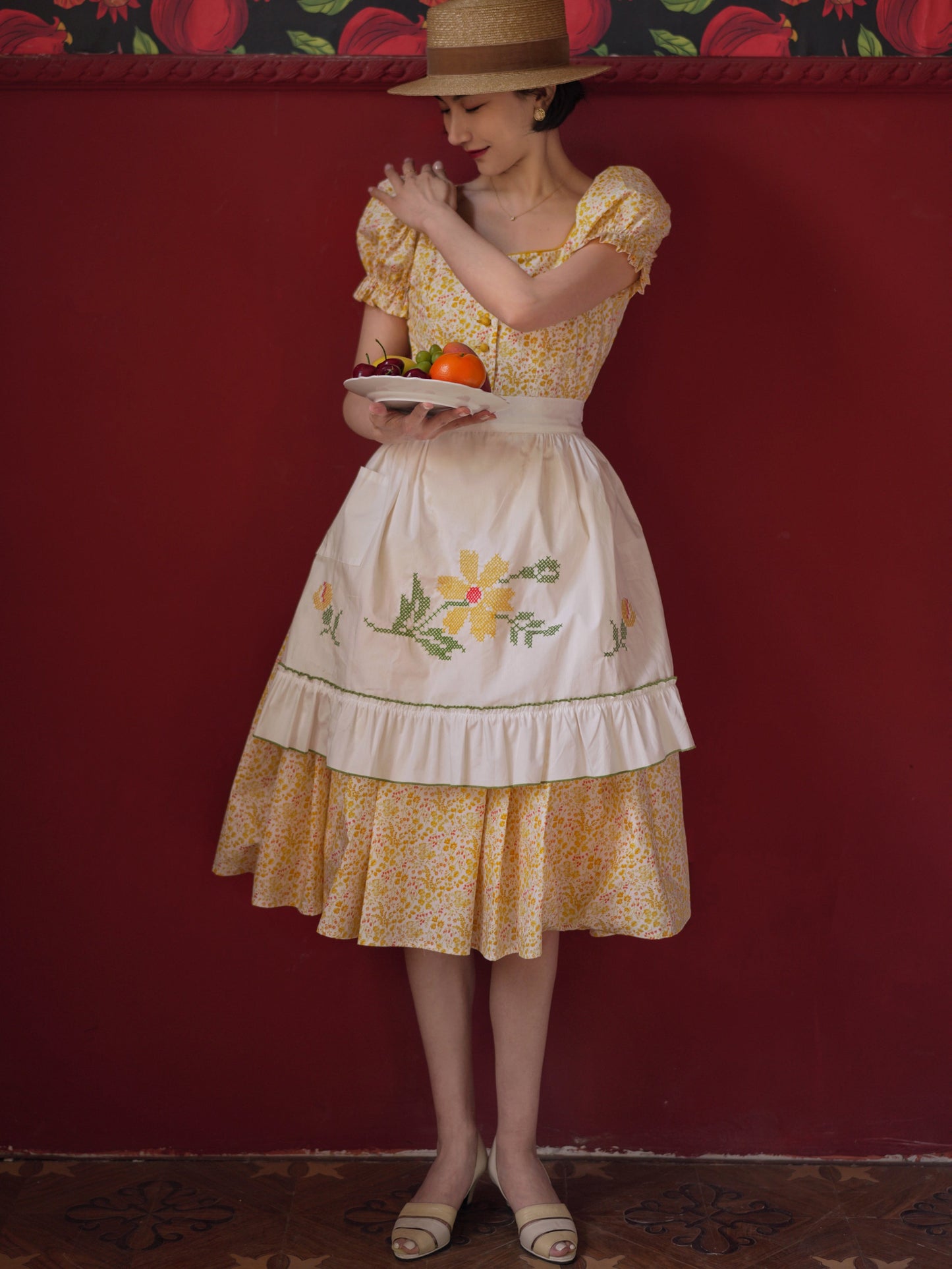 Yellow flower retro dress and embroidered apron